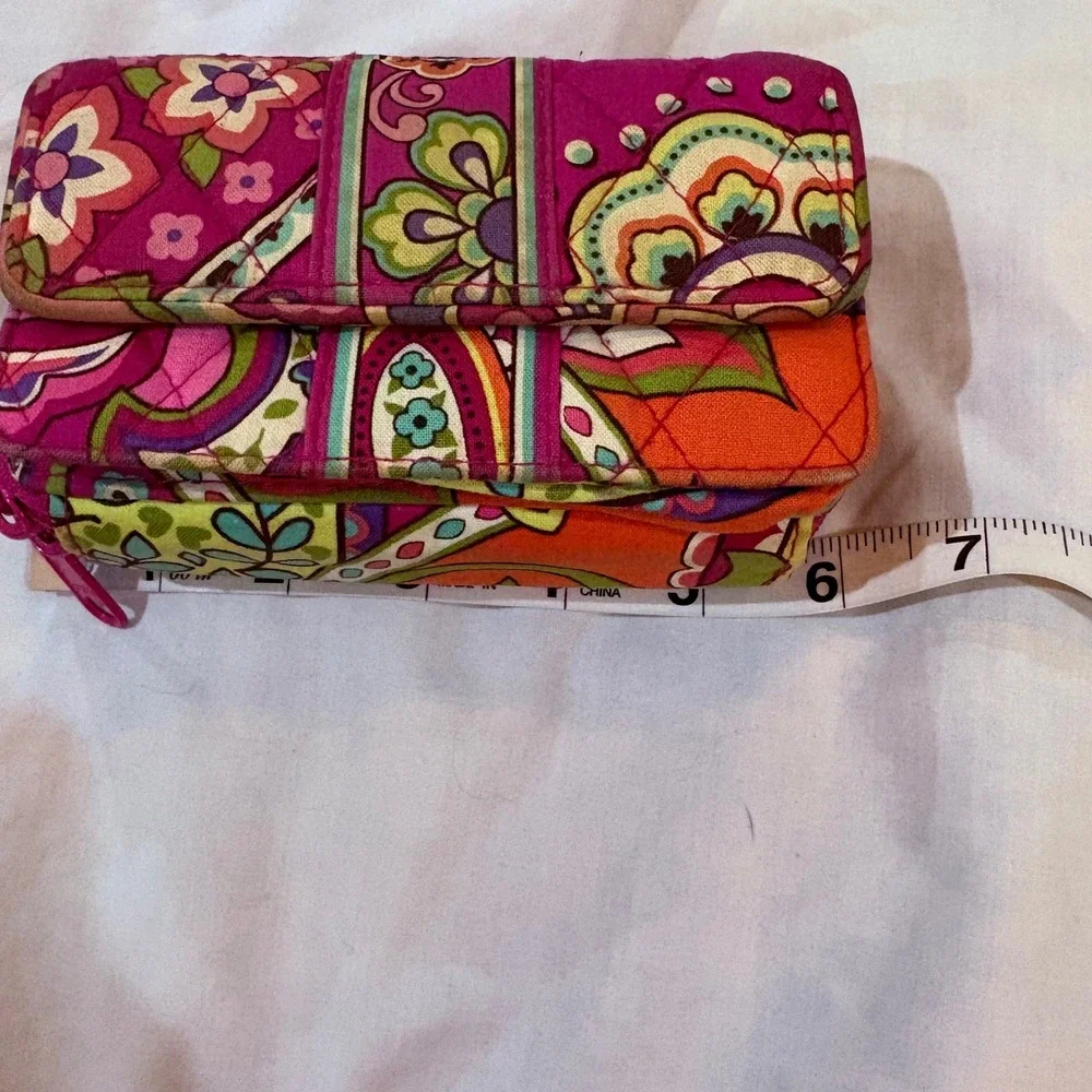 Vera Bradley Quilted Cotton Zip Around Wallet Pink Orange Floral‎ Paisley